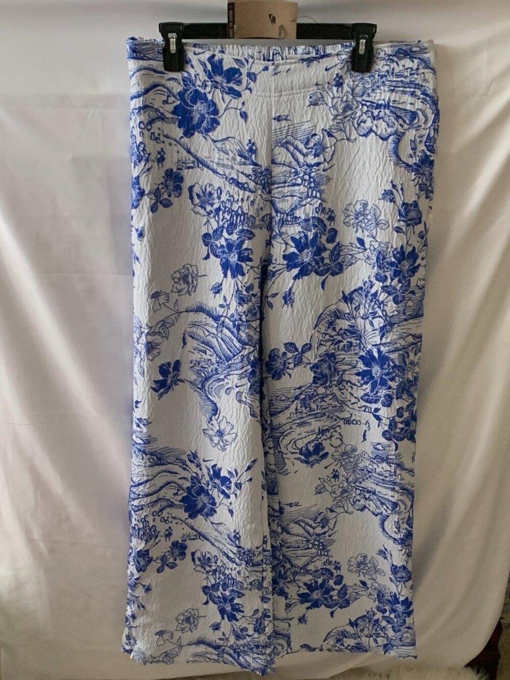 NIKE SPORTSWEAR Mid-Rise Jacquard Track Pants in White/Hyper Royal Sz LARGE